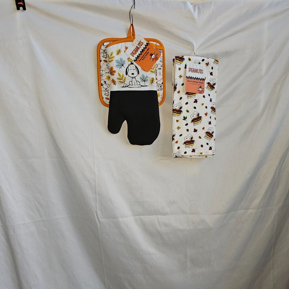 Peanuts Snoopy Fall Autumn Kitchen Set Oven Mitt Pot Holder Towels Orange White